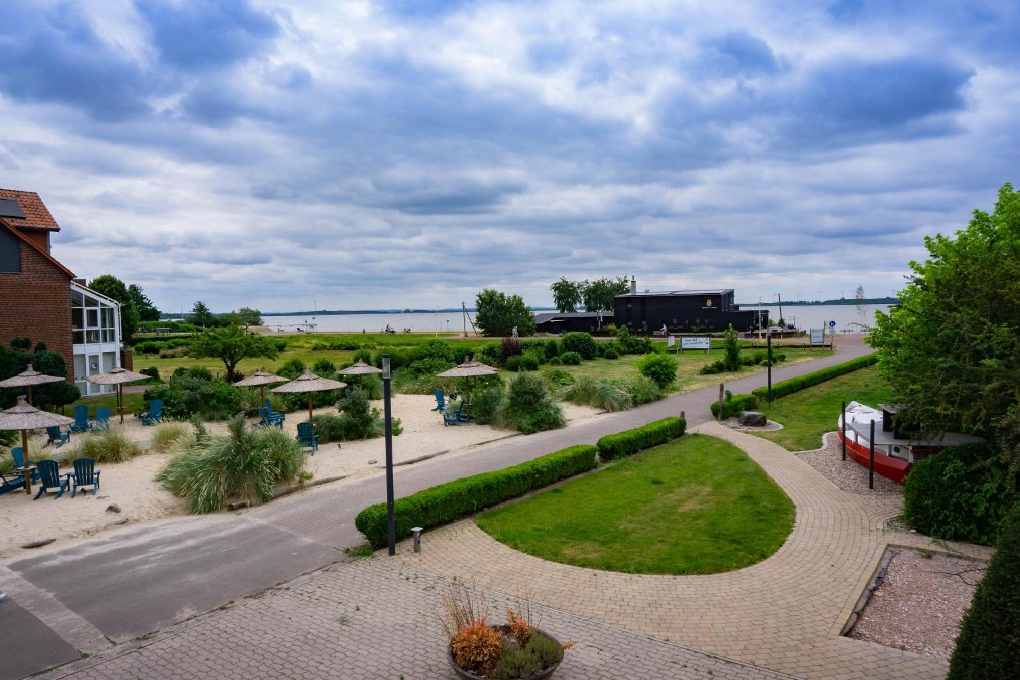 Haus Strandglueck - Urlaub Mit Blick Auf Den Duemmer See Leilighet Lembruch Eksteriør bilde